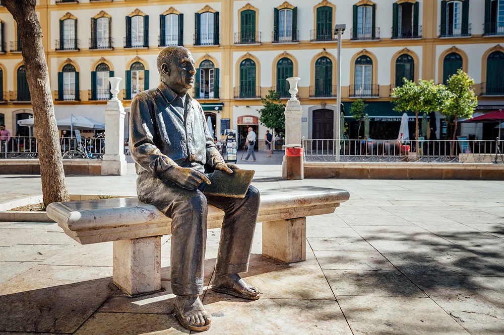 Pablo Picasso statue, in Malaga, near the Picasso Museum. A wonderful representation of the adult Pablo Picasso.