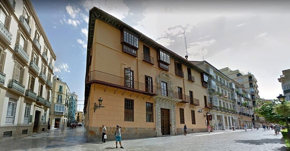 The baroque Palacio de Zea-Salvatierra, an important 17th and 18th-century building, currently home to the Museum of Glass and Crystal