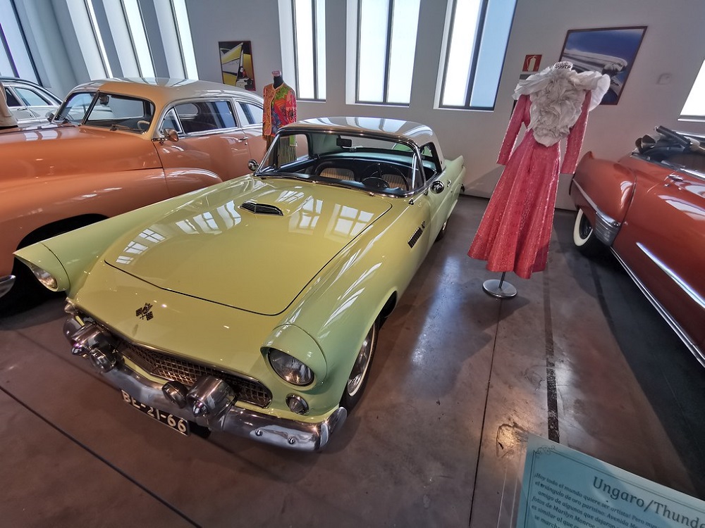 The unique pairing of cars with fashion exhibits at the Museo Automovilistico & de la Moda.