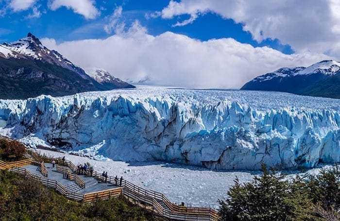 Learning Spanish is often a social activity, but while you're learning Spanish in Argentina, it's okay to take a break and get in touch with nature, such as by seeing the glaciers in Calafate.